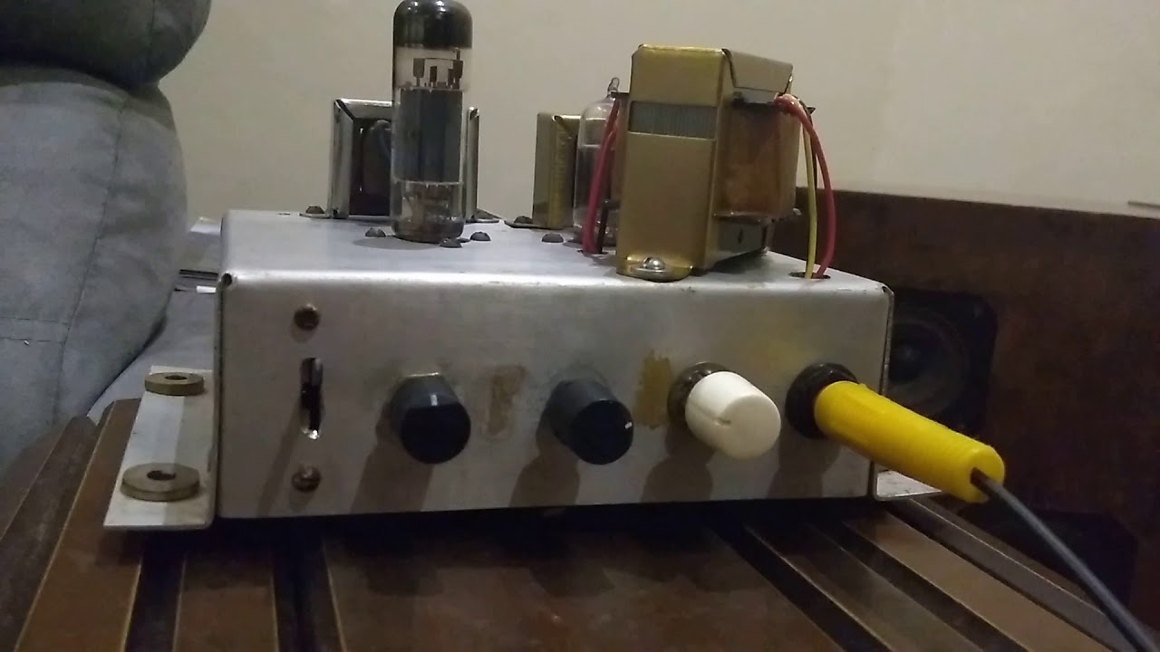 Amplificador valvulado para guitarra de baixo custo