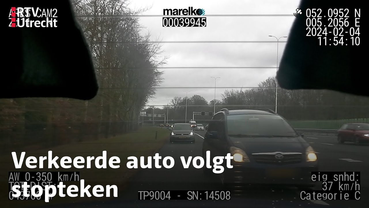 Verkeerspolitie zet achtervolging in als VW Golf bestuurder met hoge snelheid inhaalt | RTV Utrecht
