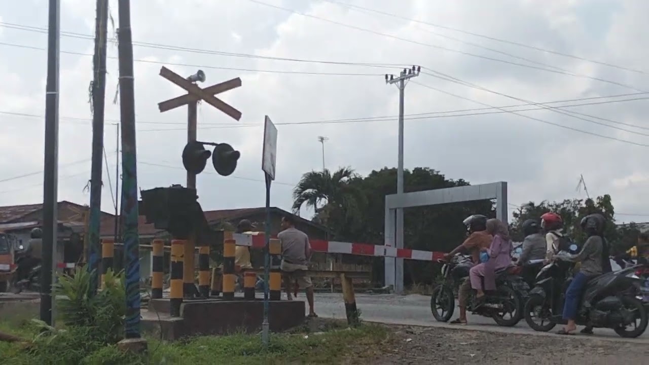 Kereta api seribilah utama datang dari lima puluh 