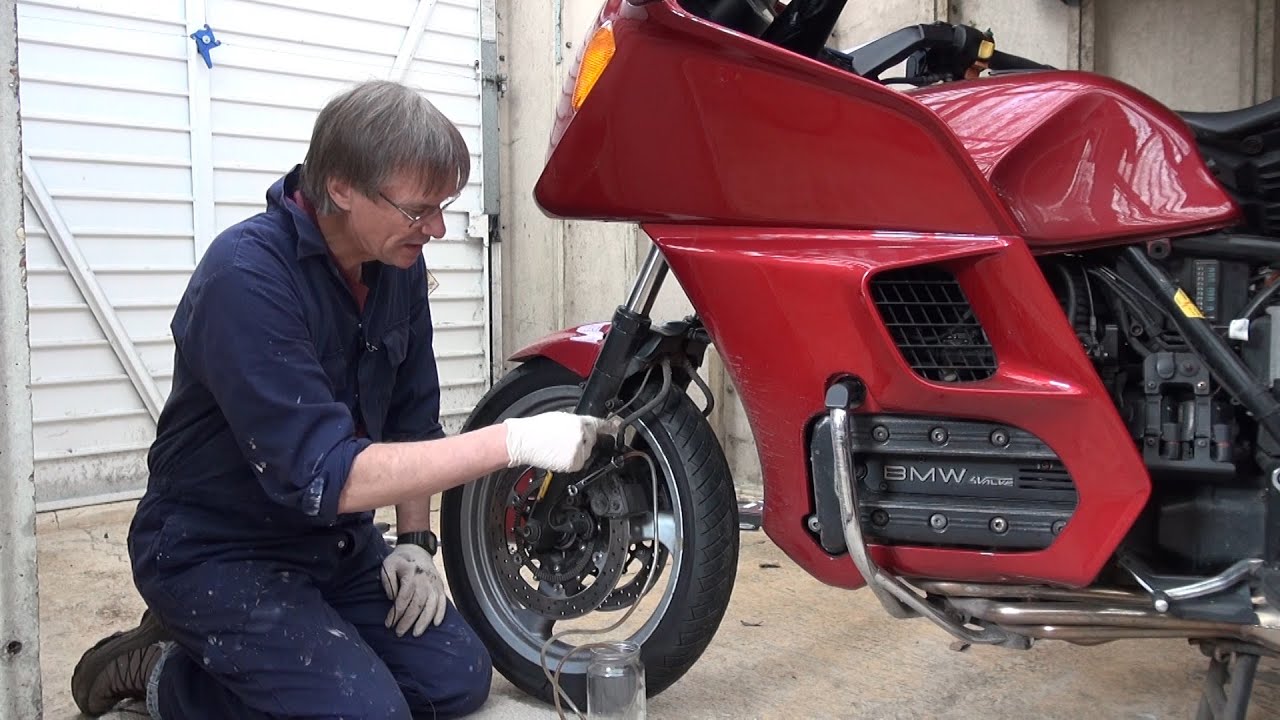 Замена тормозной жидкости мотоцикла