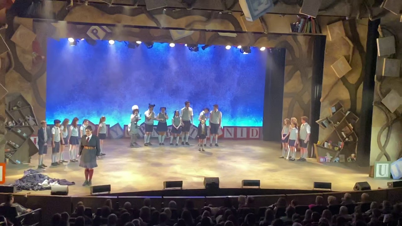Trunchbull throws Amanda