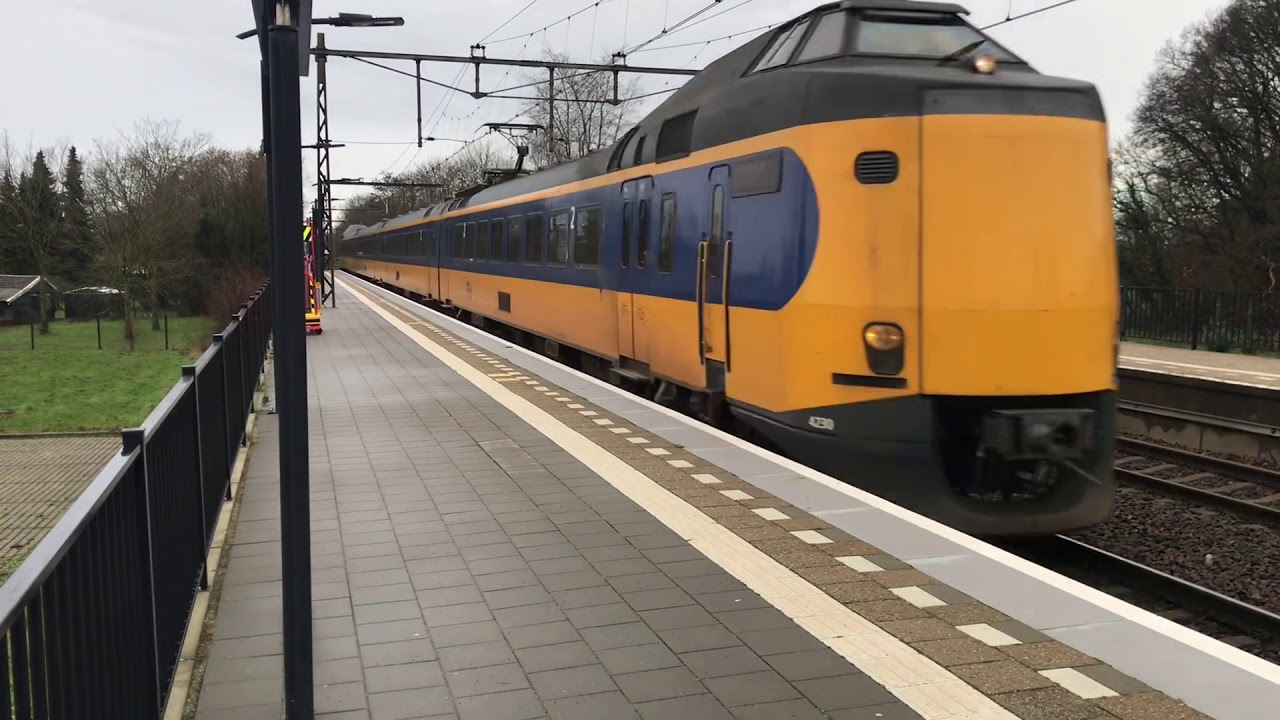 Treinen op Station Holten
