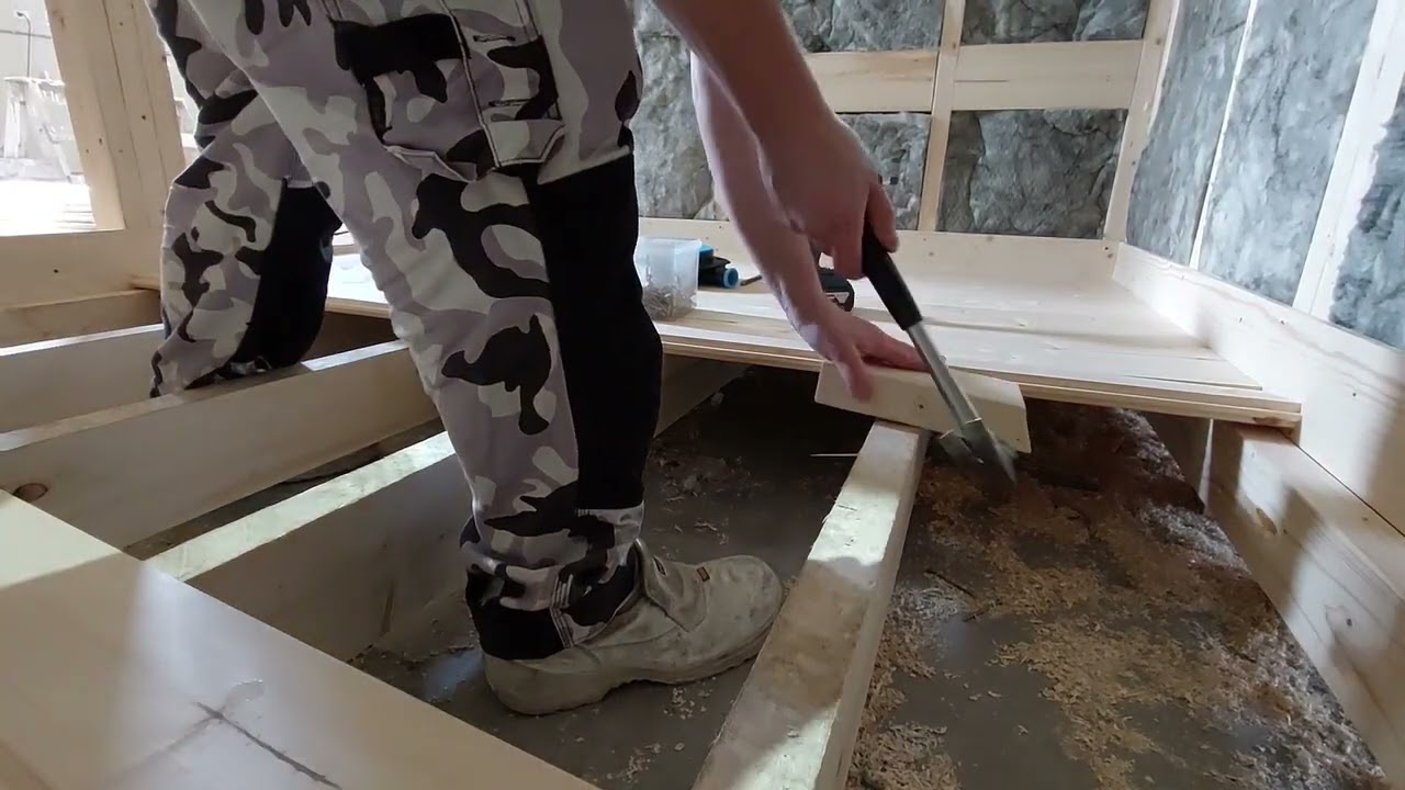 Tehdään sauna, osa 7 Puinen saunan lattia ponttilaudasta kaadolla?