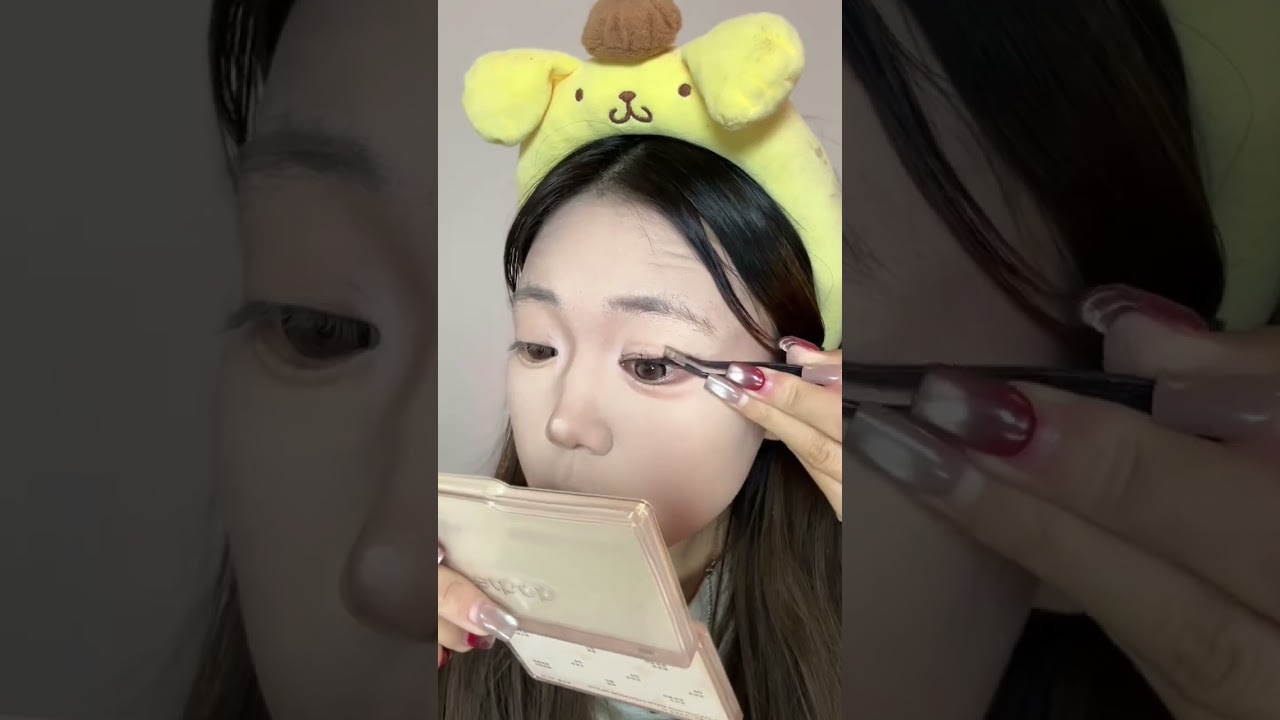 Master On-Camera Makeup Daily: Quick & Easy Tutorials for YouTubers