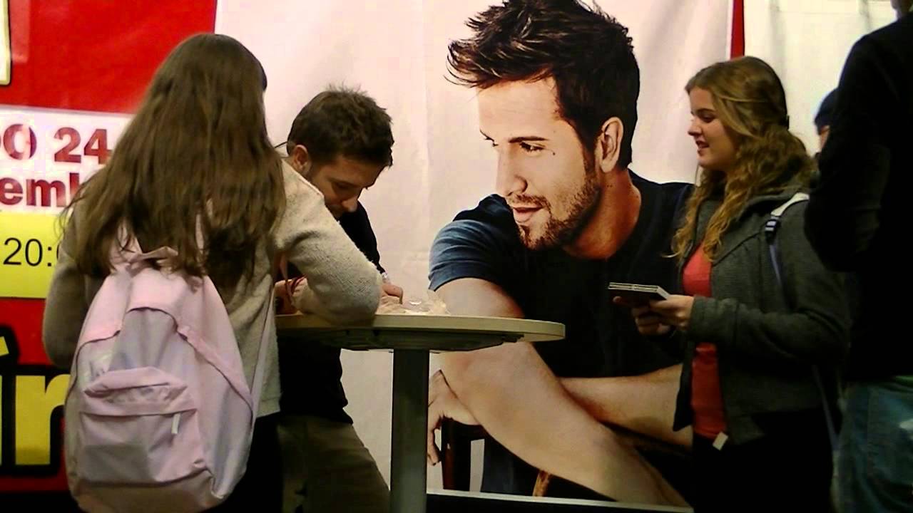2012 - Firma de Discos de Pablo Alboran en Media Markt Alcala de Guadaira (Parte 9)