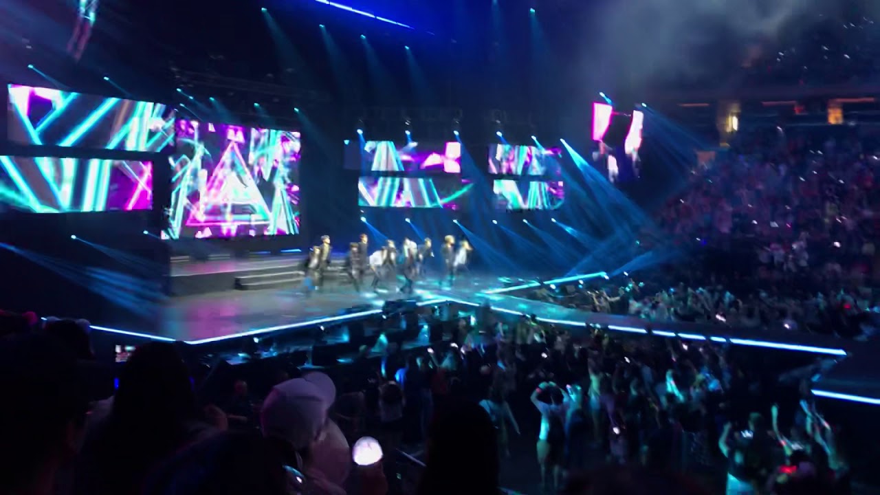 KCON NY 2019 Seventeen - Getting Closer (Fan Cam)