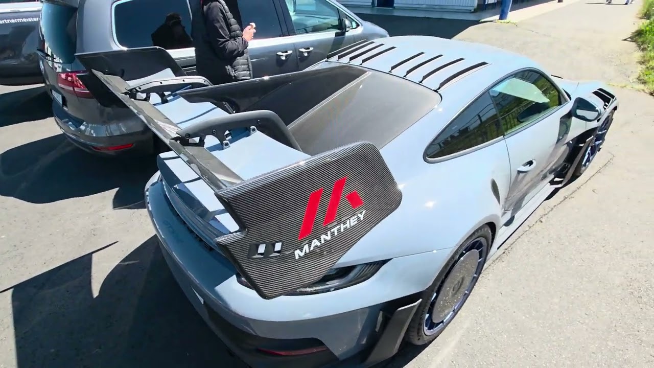 Close look at the Porsche gt3 rs with Manthey Racing aero-kit 