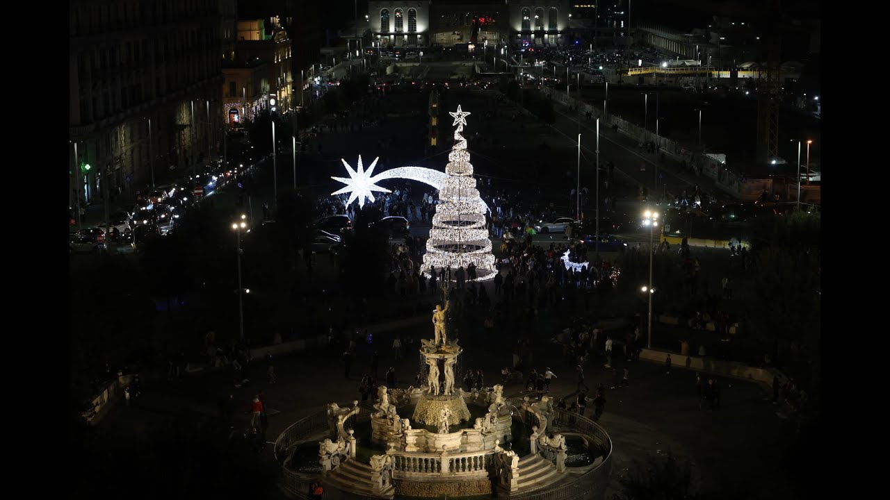 Natale si avvicina, si accendono le luminarie