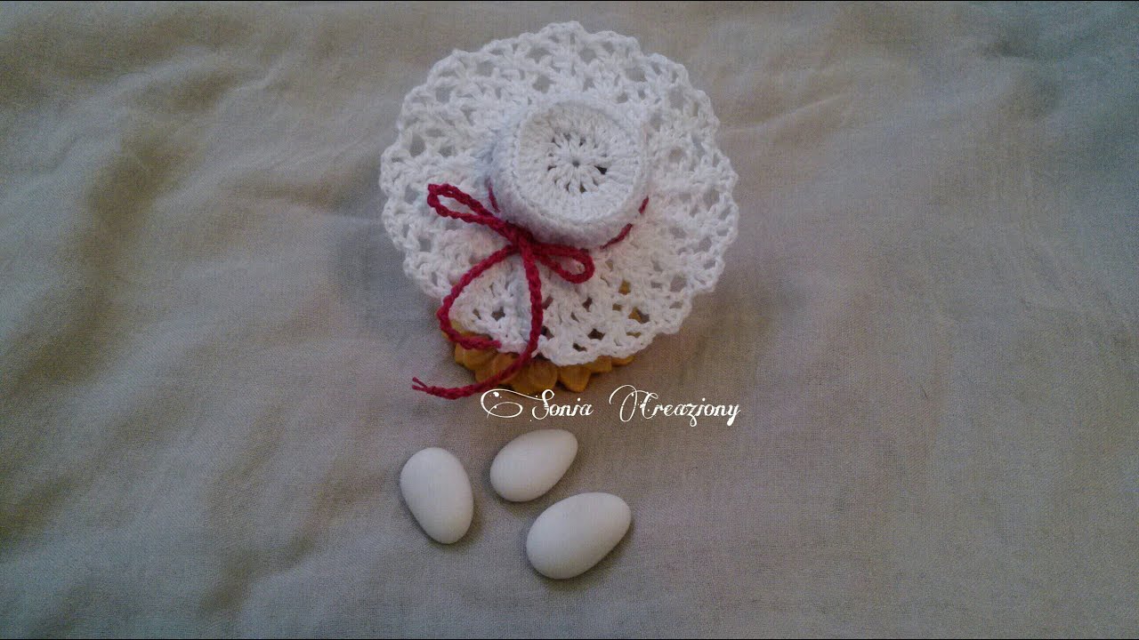 Cappellino bomboniera all'uncinetto