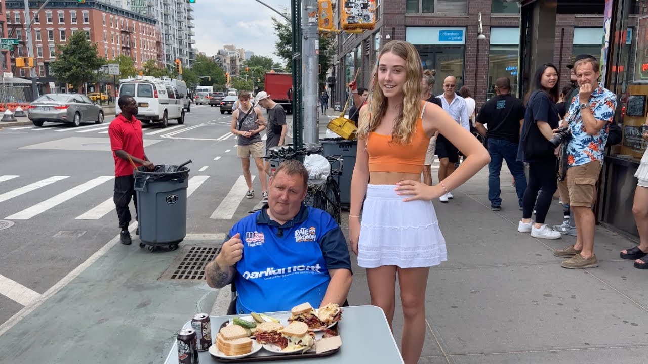 Я посетил всемирно известный ресторан KATZ DELI в Нью-Йорке.