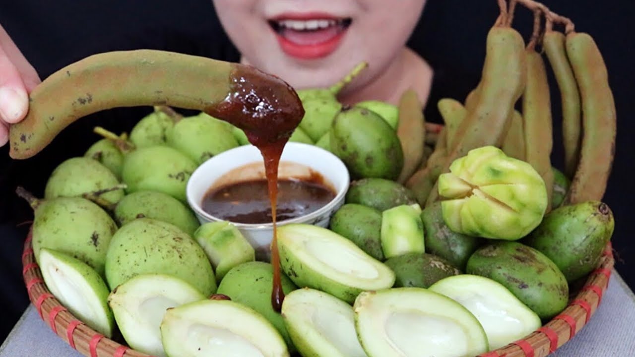 ASMR SOUR FOOD: TAMARINDS, MANGO, AMBARELLA WITH THAI SAUCE. EXTREME CRUNCHY SOUNDS. ĂN XOÀI, ME,CÓC