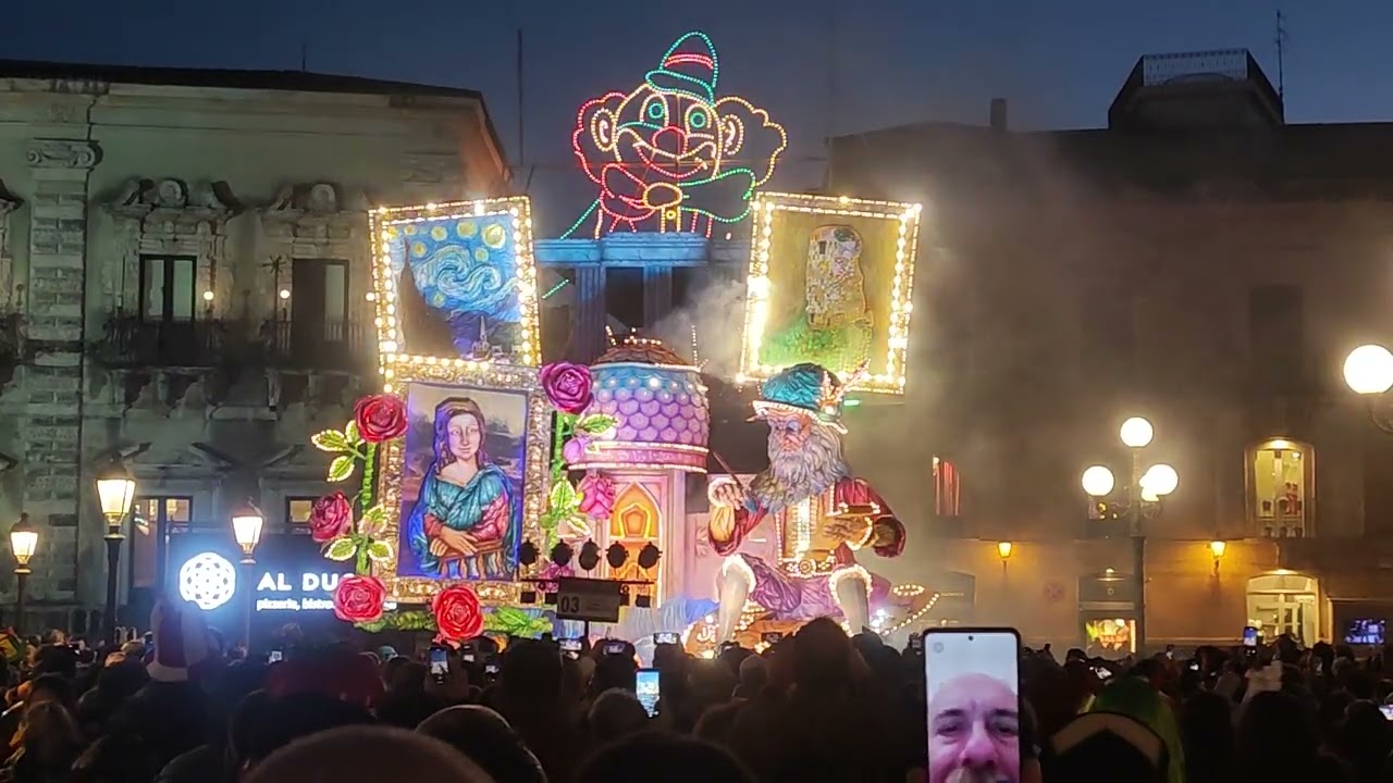 Carnevale di Acireale #2024 Esibizione del carro allegorico grottesco #opentomeraviglia