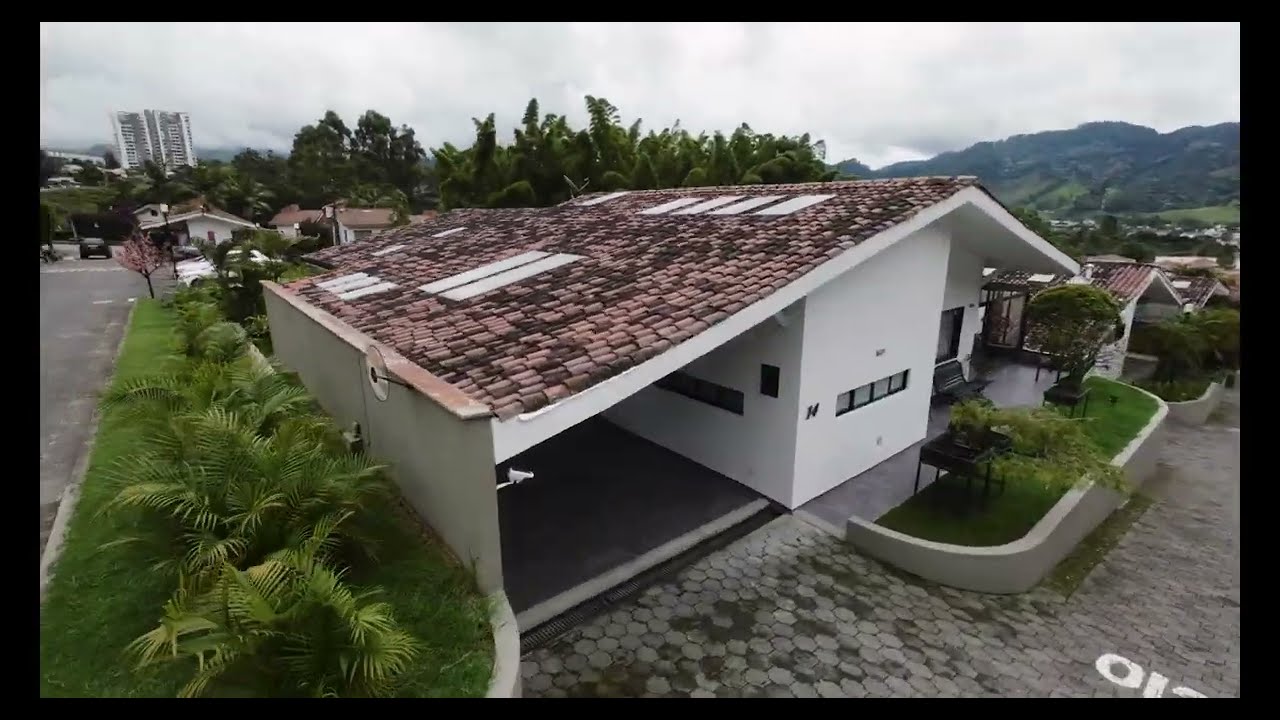 Tour de Lujo: Espaciosa Casa de 372m² en Manizales, Colombia