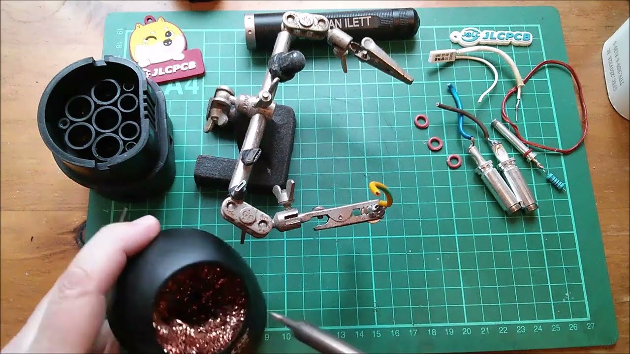 A look at a V2L cable bought on Alibaba.com