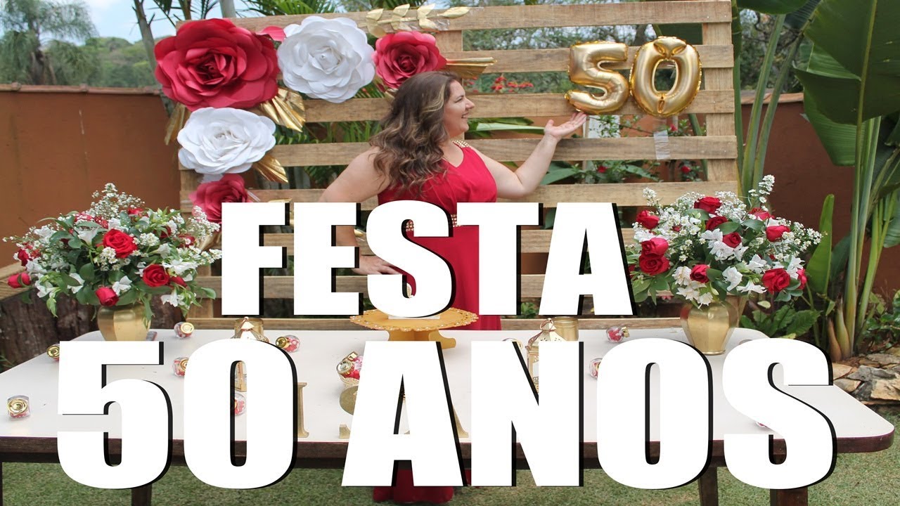Festa de 50 anos na Chácara + Painel de madeira rustico, bandejas de mesa e sousplat dourados!
