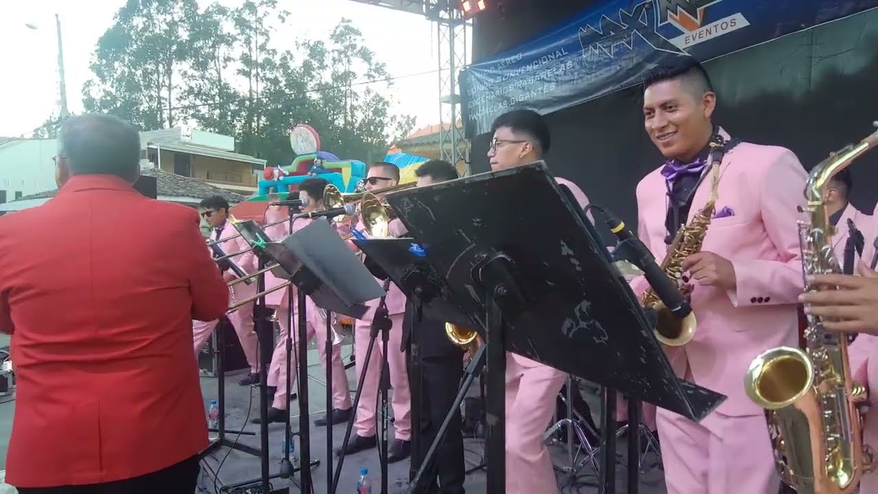 Bailando en VIVO con La 24 de Mayo #manager_ecuador