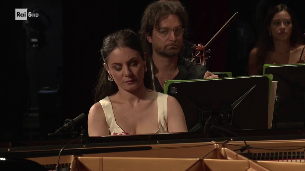 Mariangela Vacatello in Concerto Indossa Fabio Menconi