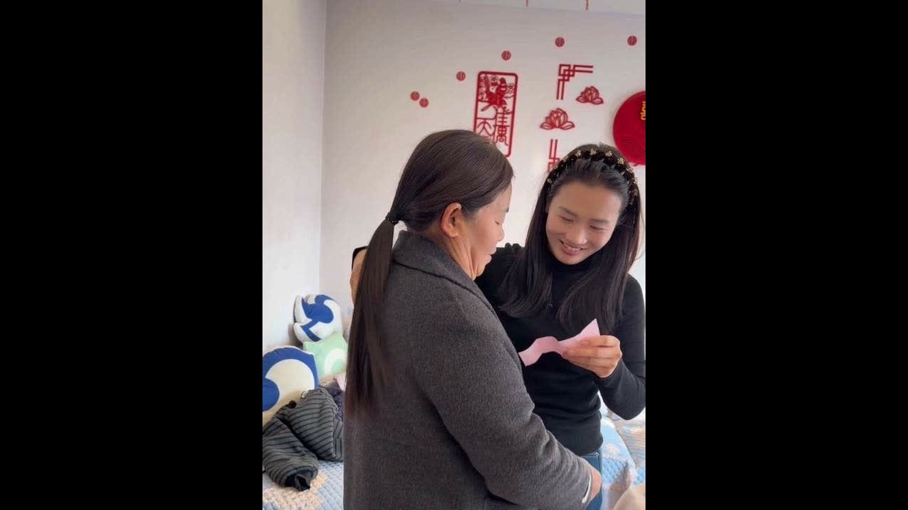 我相信有特别多的姐妹，应该是五年前我刚生完臭臭，做产后修复的时候关注我的吧，那都是很早期的事情了，当时婆婆也是觉得没有女儿双全，可能还会再要一个孩子，所以想等到最后这个再让我做，如今已经如愿，趁着明