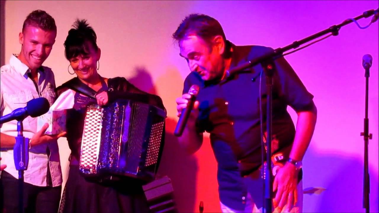 Séquence émotion au LOOPING: Stéphanie RODRIGUEZ retrouve son chanteur et ami, Roland MAMMOLITI.