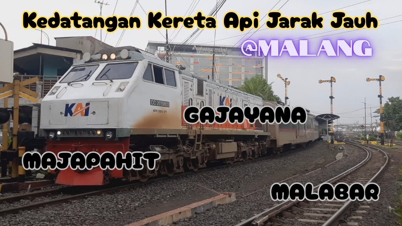 Tiga Kereta Api Pagi Jarak Jauh di Malang