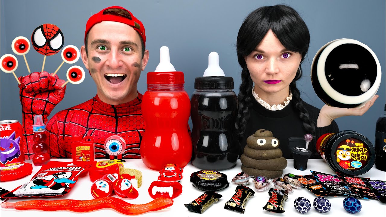 ASMR Desafío comida roja contra comida negra 레드 블랙 푸드 챌린지 Spider man vs Wednesday Mukbang