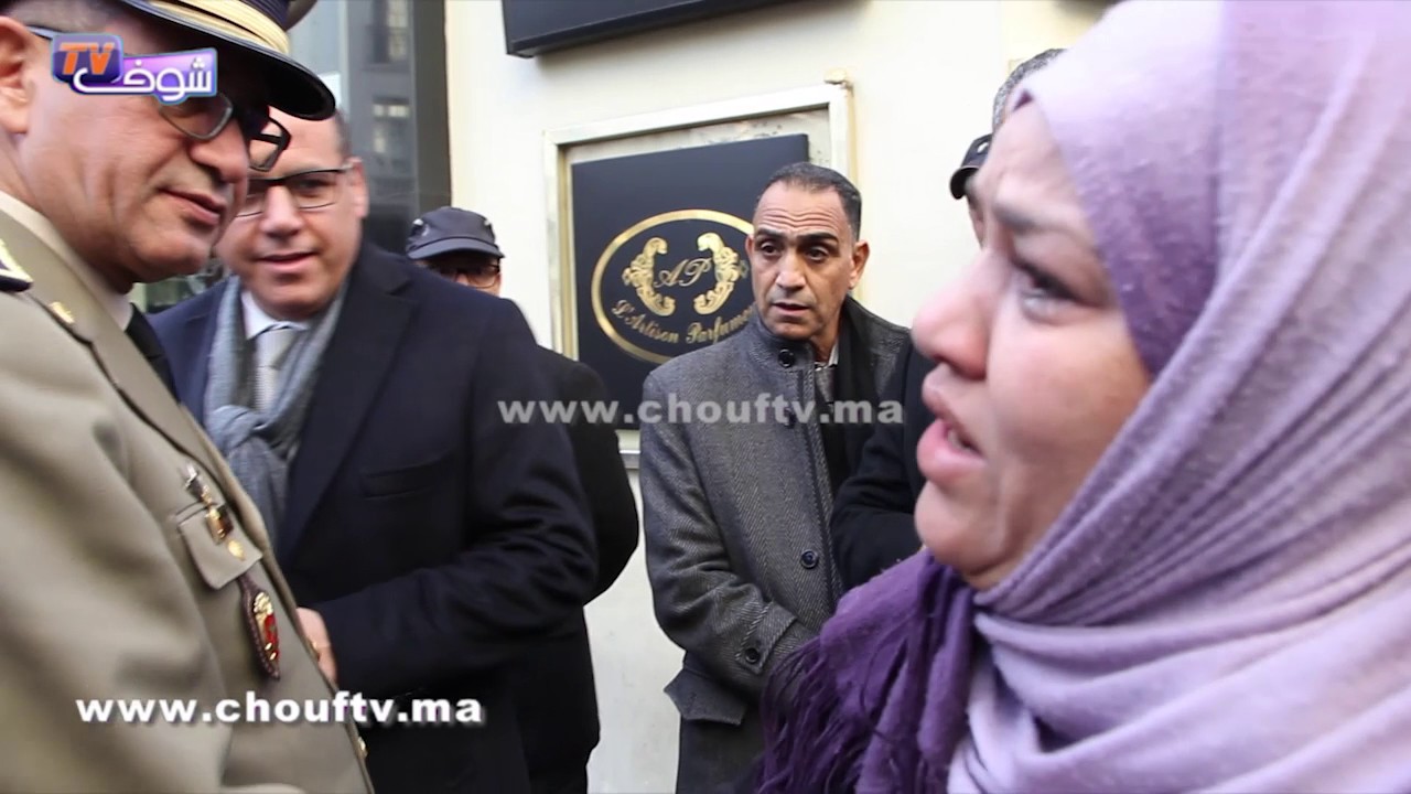 عامل عمالة أنفا في حملة لتحرير الملك العمومي بساحة ماريشال بالبيضاء وشوفو الموقف الطريف لي وقع ليه