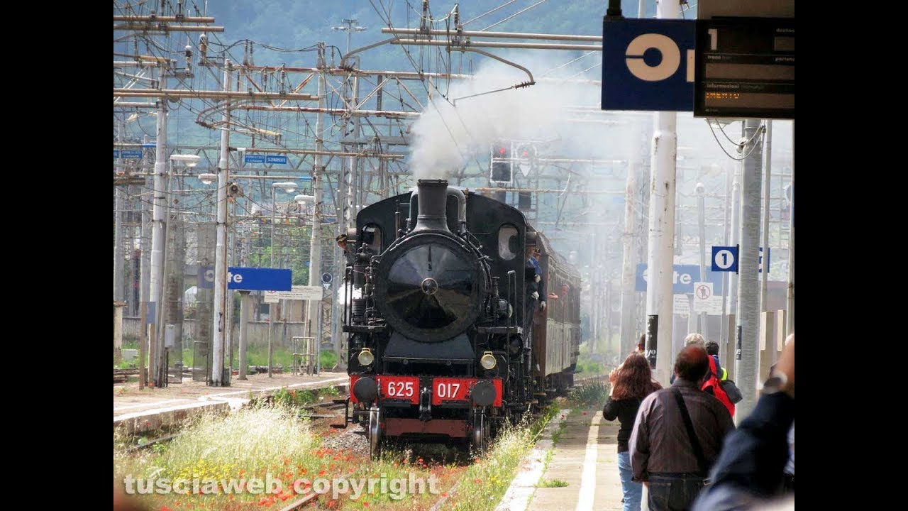 Stazione di Orte, passa il treno a vapore