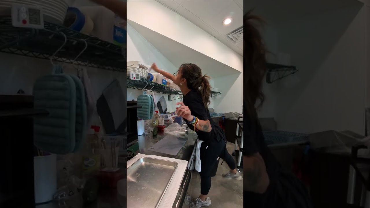 A solo tea shop owner's yip-yap session / work flow / wind down