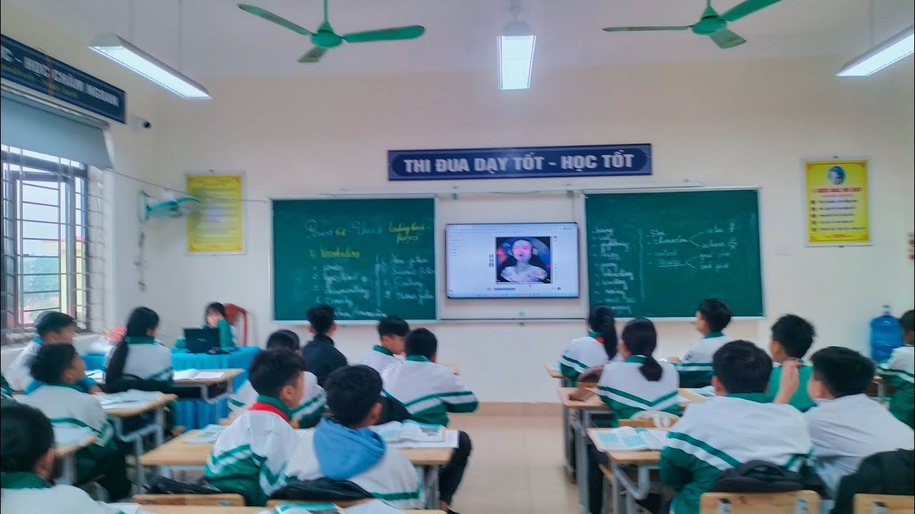 Ứng dụng trí tuệ AI tạo ra sản phẩm số trong học tập tại lớp - Học sinh trường THCS Tân Dĩnh 