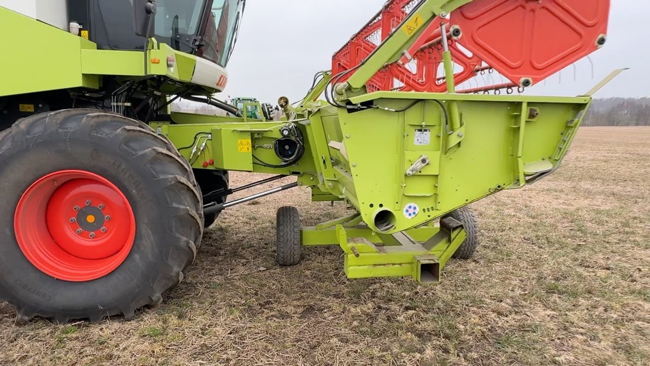 Köp Skördetröska Claas Avero 240, 16ft Skärbord på Klaravik