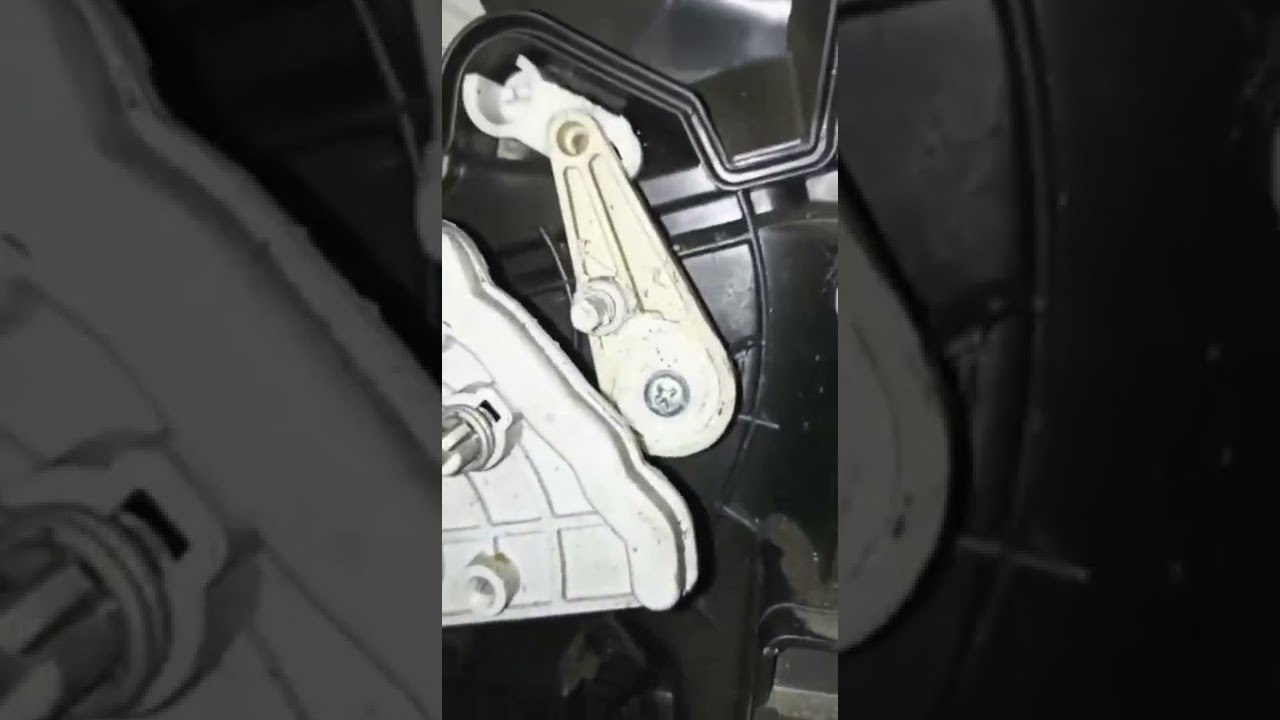 Nissan Tiida. Печка не дует в ноги. Интересный способ решения.