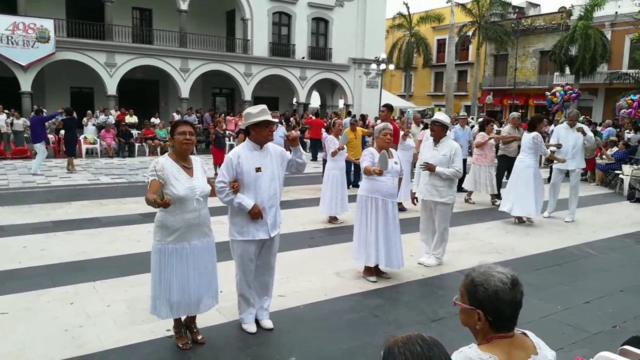 Danzon en el Zocalo de Veracruz