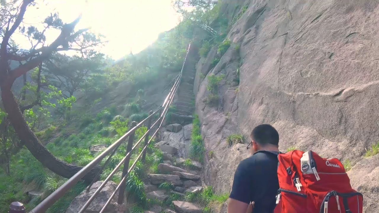 Hiking with my KOREAN BOYFRIEND! [Seoul City Vibes Ep. 73]