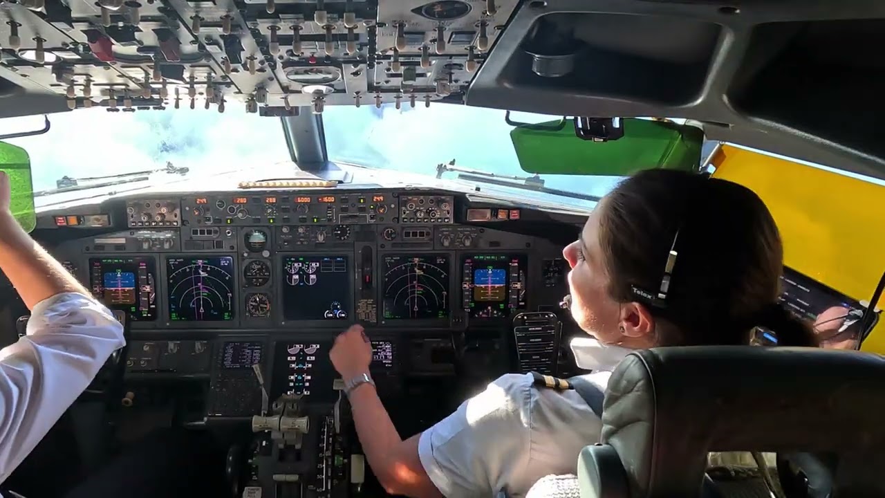 Beautiful Female Pilot Take Off And Landing Her Boeing B737-700 | Cockpit View | GoPro 12