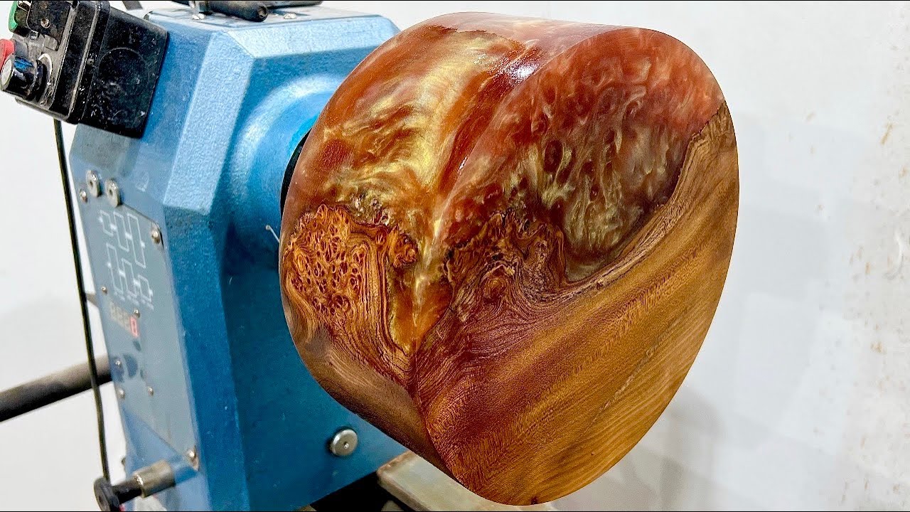 Woodturning - Aurora Lamp