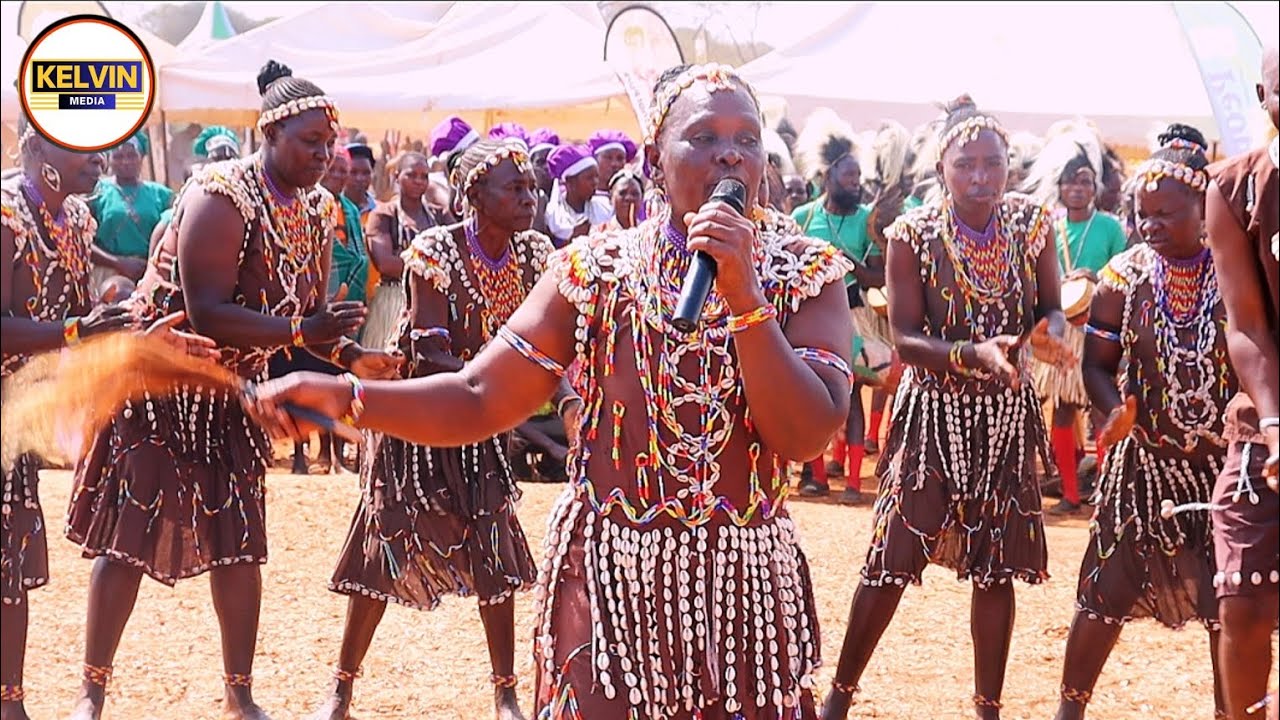 Amazing Traditional Dancers with Captivating Moves || Ncúngo/Mwinjiro