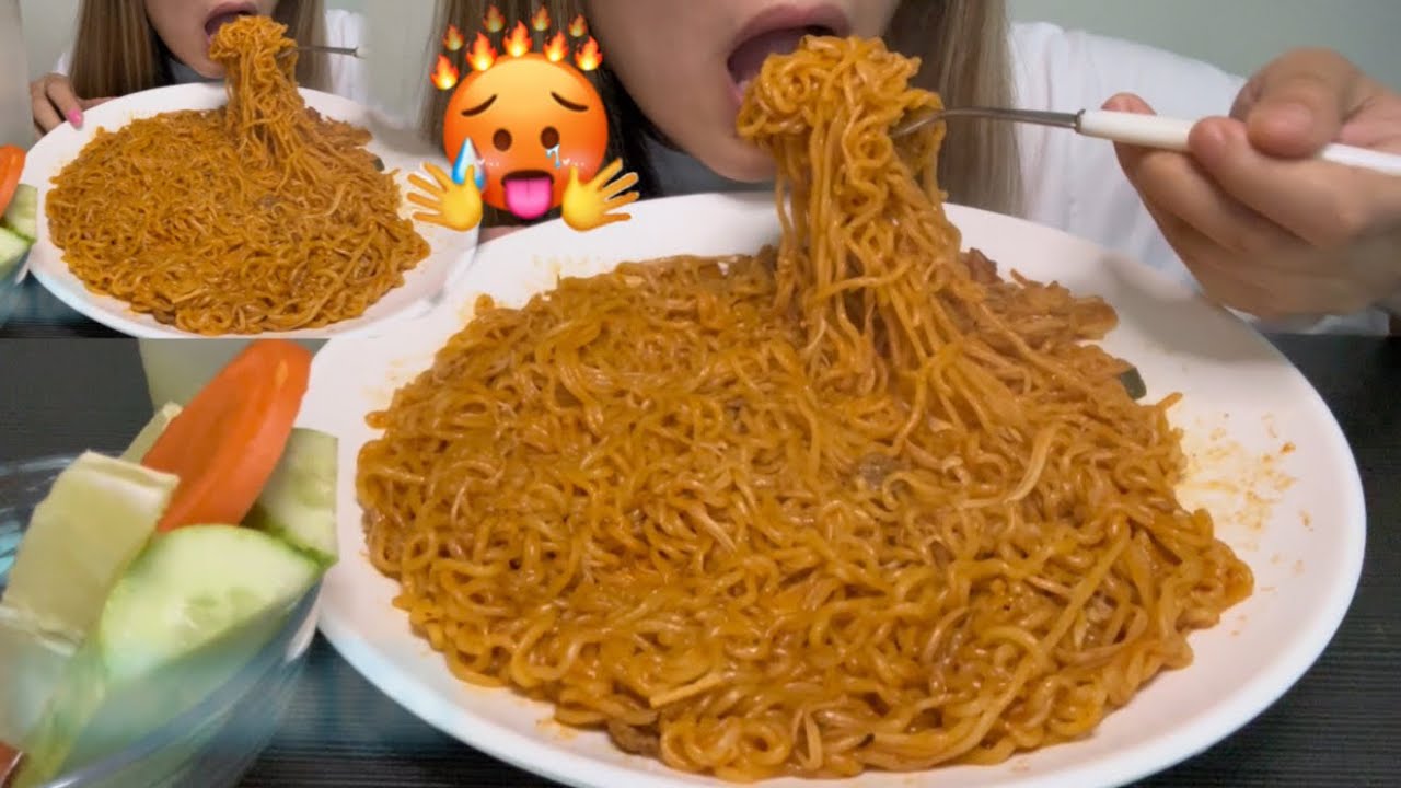 SPICY NOODLES EATING #SaruEats 