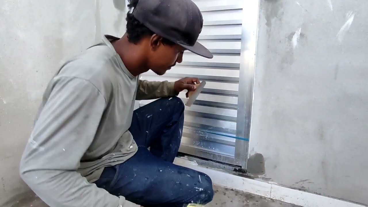 Aprenda como assentar porta de alumínio, é simples e prático!