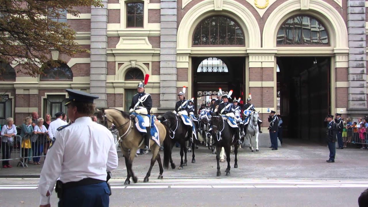 Prinsjesdag 2014 - vertrek stoet van Koninklijke Stallen
