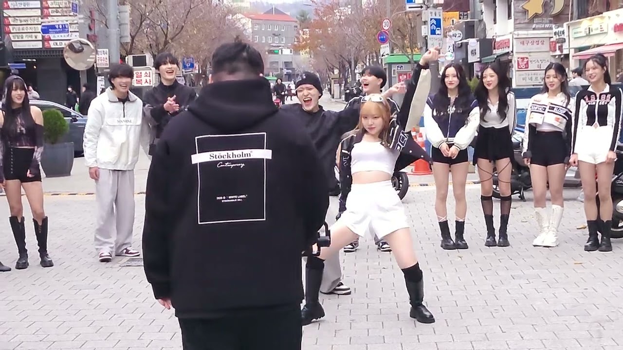 2023.11.26/신촌버스킹/4x4 STUDIO/랜덤플레이댄스