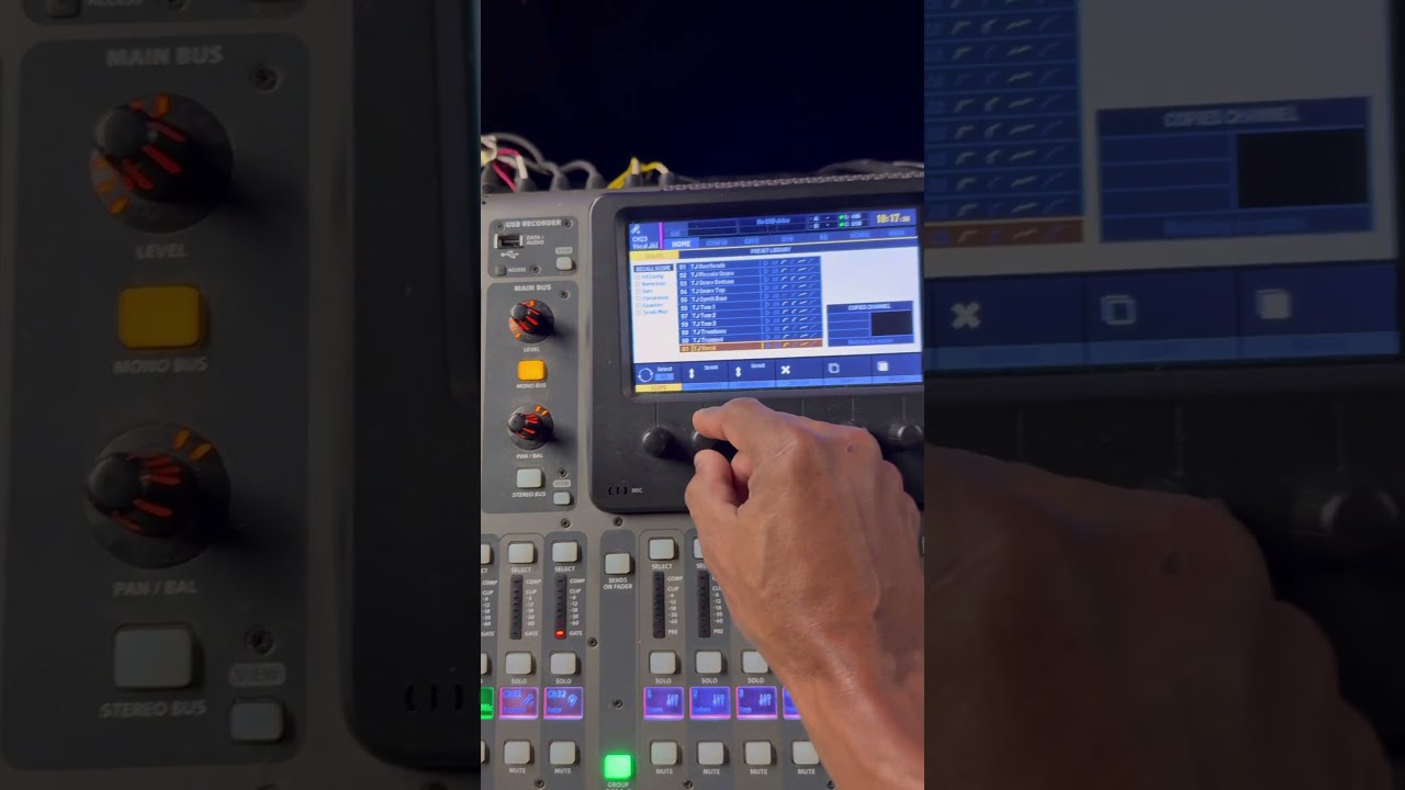 Puedes guardar la configuración de un mic y pasarlo a otros canales 