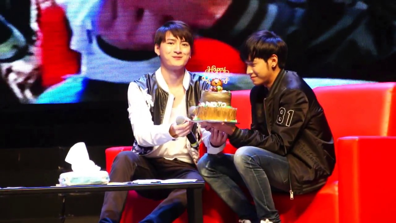 คริส สิงโต ช่วงเล่นเกมส์ป้อนเค้ก+HBDพี่สิง @ #KristSingtoFMinSG