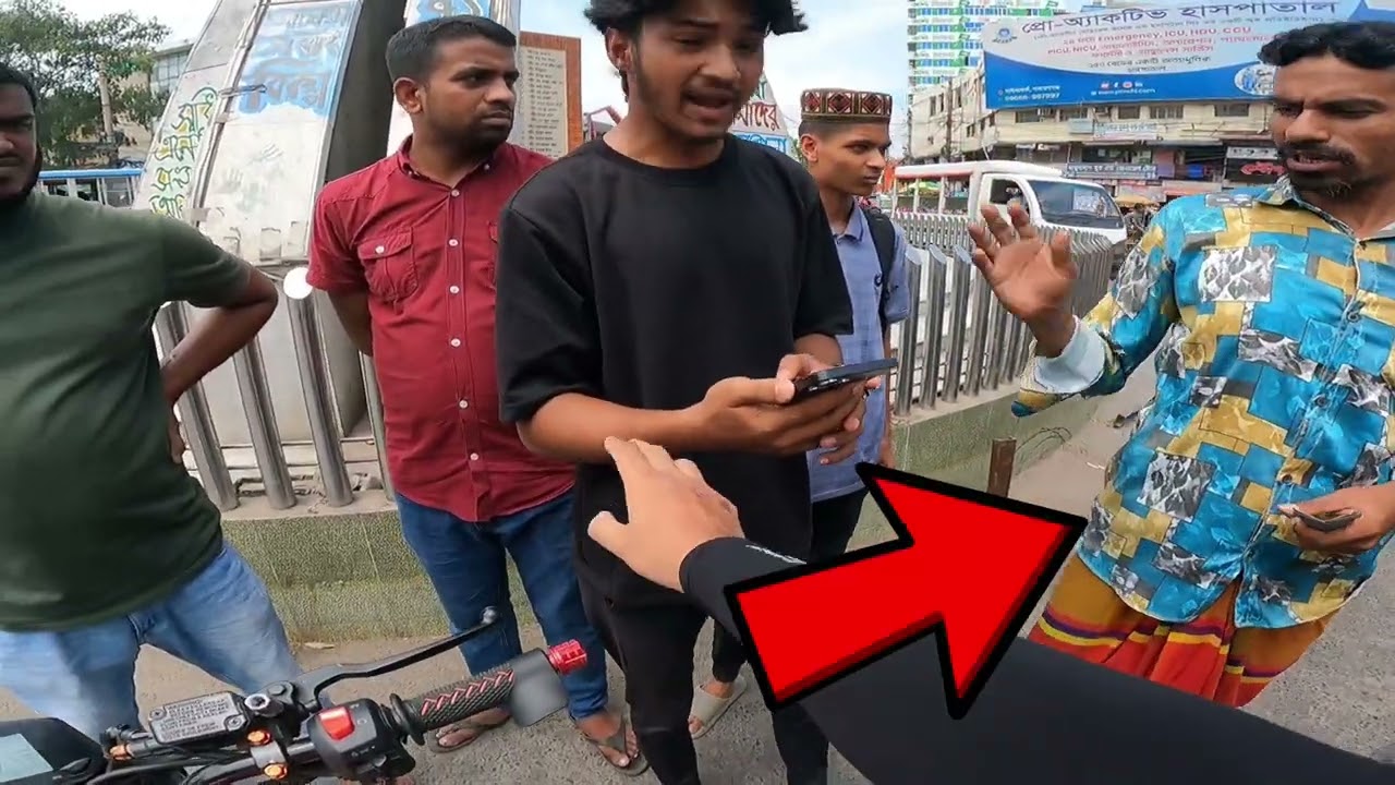রাস্তায় চলতে গেলে এক্সিডেন্ট হবে এটাই 