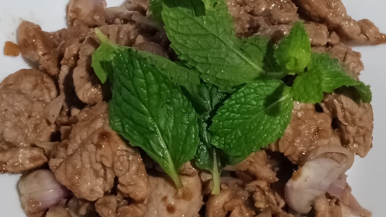 @กินง่าย อยู่ได้จิง  หมูผัดกะปิ (สูตรบ้านๆ หอมกระทะ) 