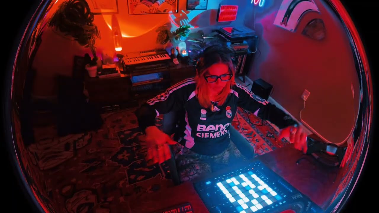 BODYWAHHHHH- a live set on the AKAI APC 64. 
