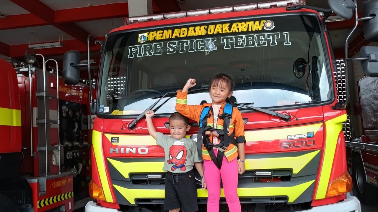 Weekend ini menghabiskan energy bermain sambil belajar bersama Pemadam Kebakaran Tebet 🥰😁