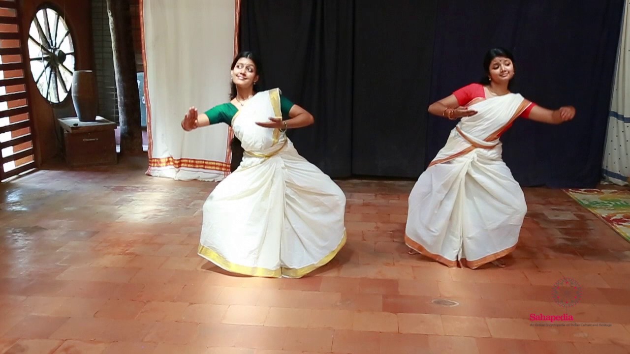 Mohiniyattam by students of guru Nirmala Panikker