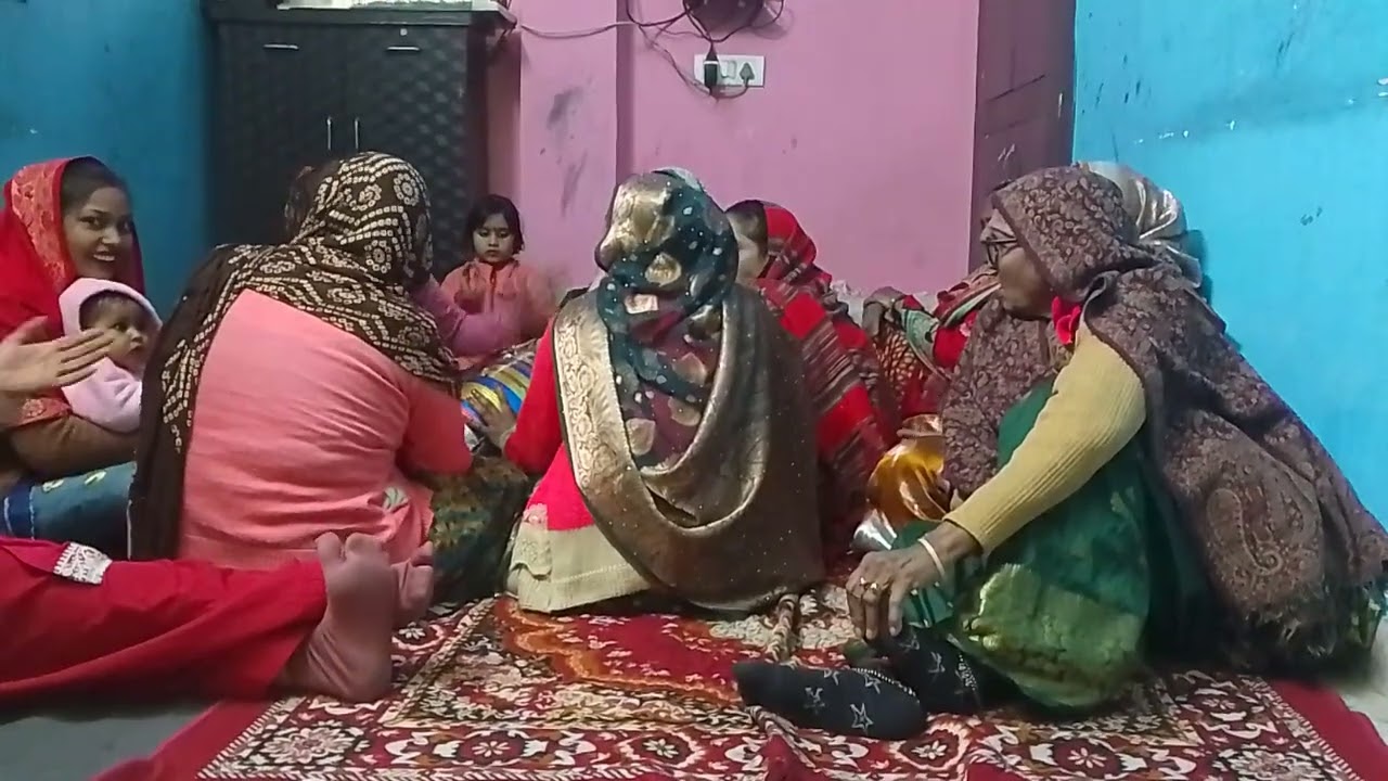ललन हमारे पलंग बाबा झूलाझूले सुंदर सा सोहर गीत