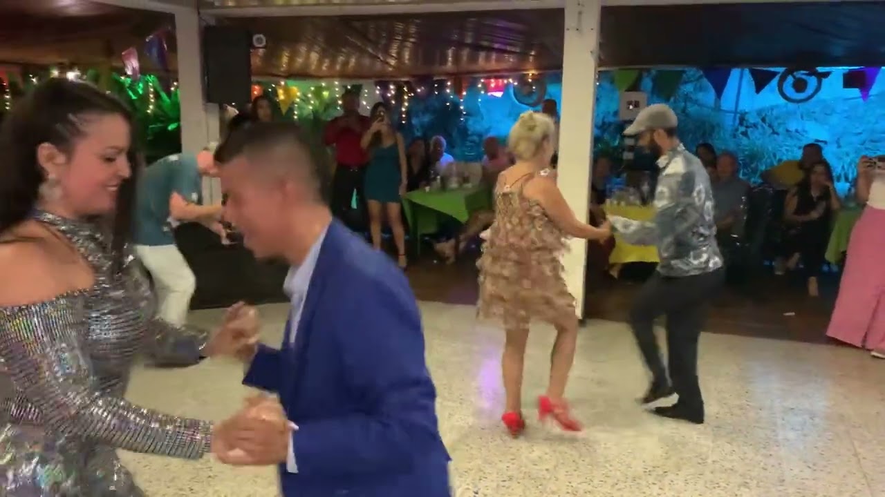 Balneario Las Brisas Presents: Featuring : La Eléctrica