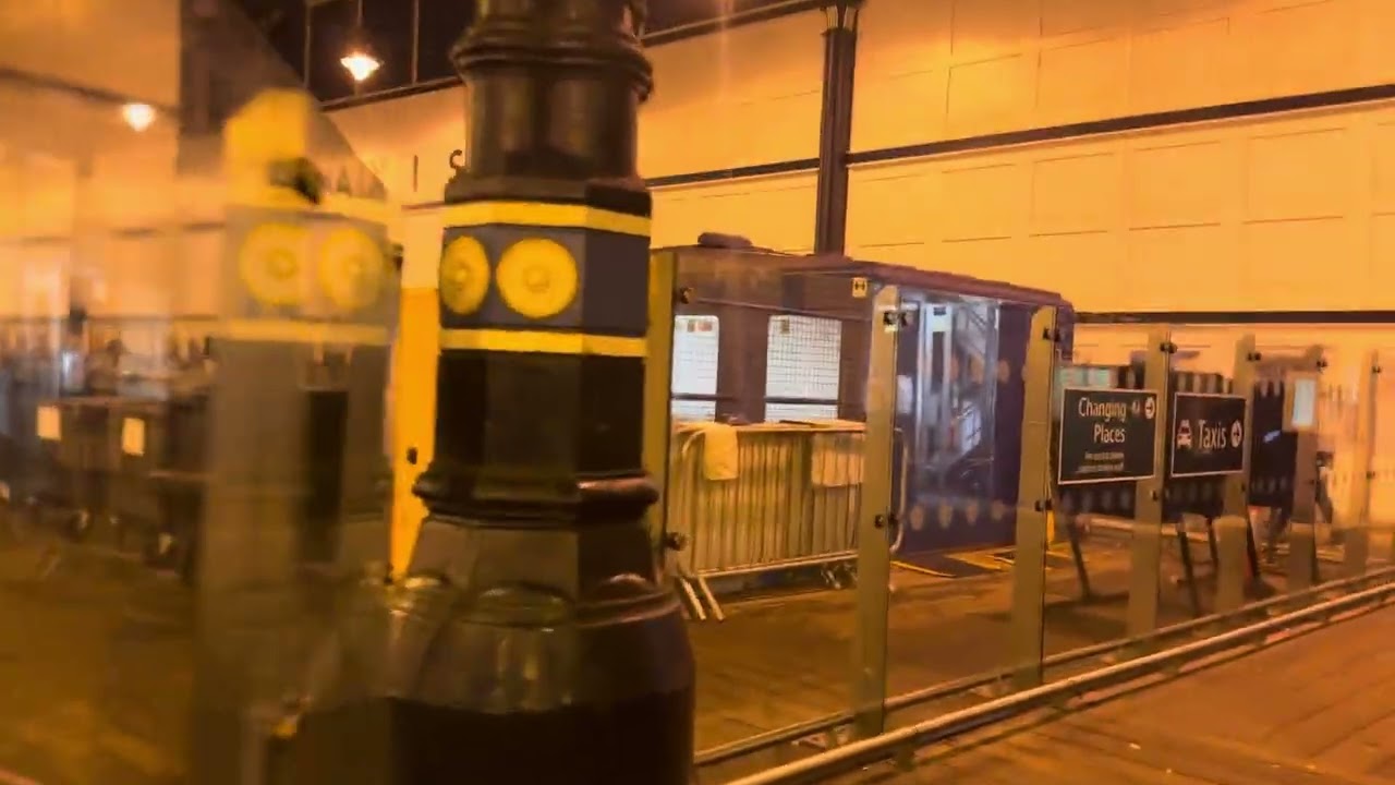 United Kingdom 🇬🇧 Quiet Moments at the Station: A Night Walk Through a British Railway Hub (POV)
